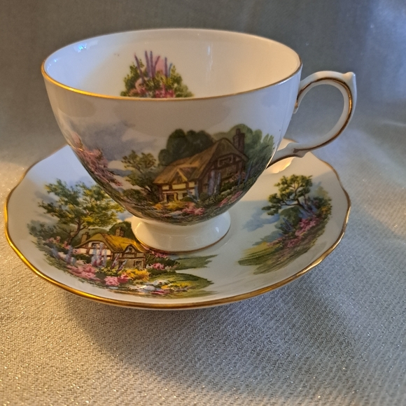 Fine Bone China Royal Vale - Picture 1 of 3